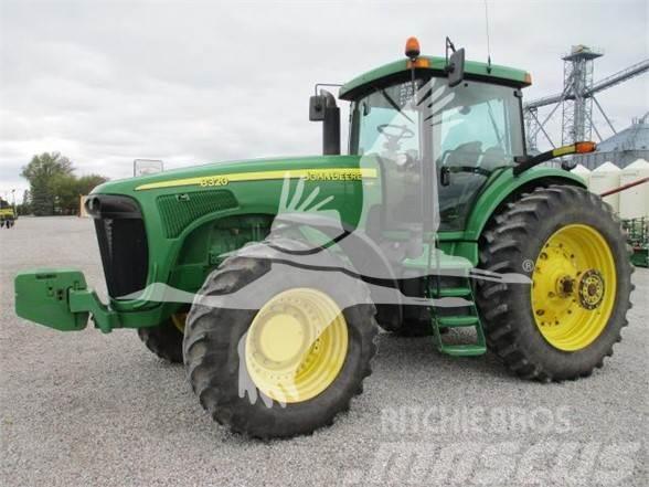 John Deere 8320 Traktory