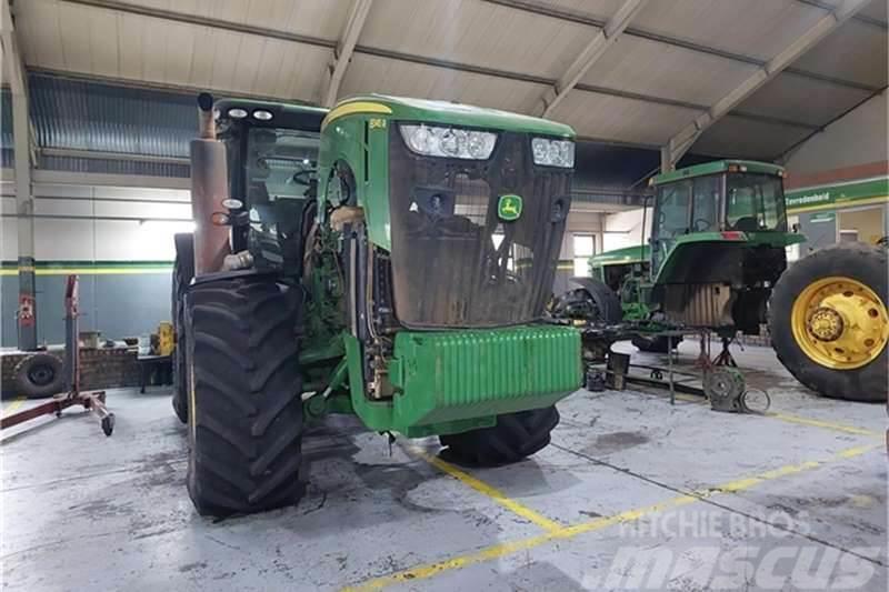John Deere 8345R Traktory