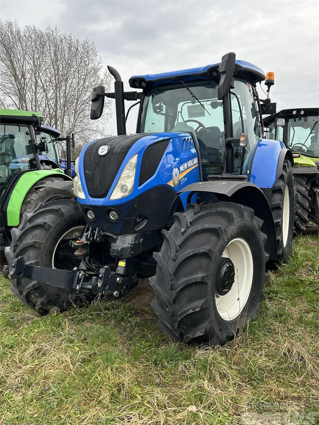 New Holland T 7.175 Traktory