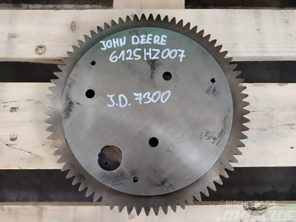 John Deere 6125HZ007  Bearing cup R119157 engine timing gear Motory