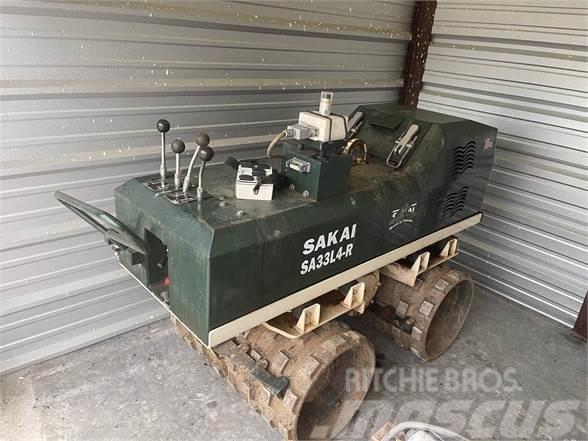 Sakai SA33L4X-R Vlečné vibrační válce