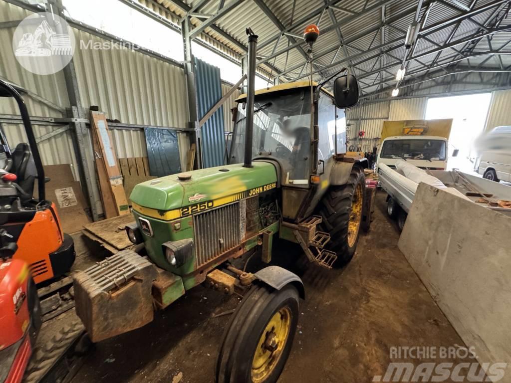 John Deere 2250 MC 1 Traktory