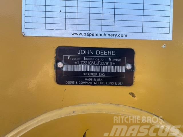 John Deere 331 G Smykem řízené nakladače