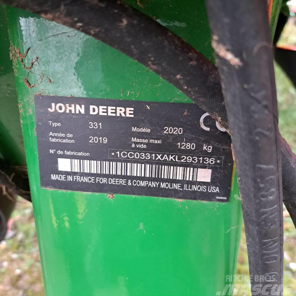John Deere FC313 Round Baler Lis na válcové balíky