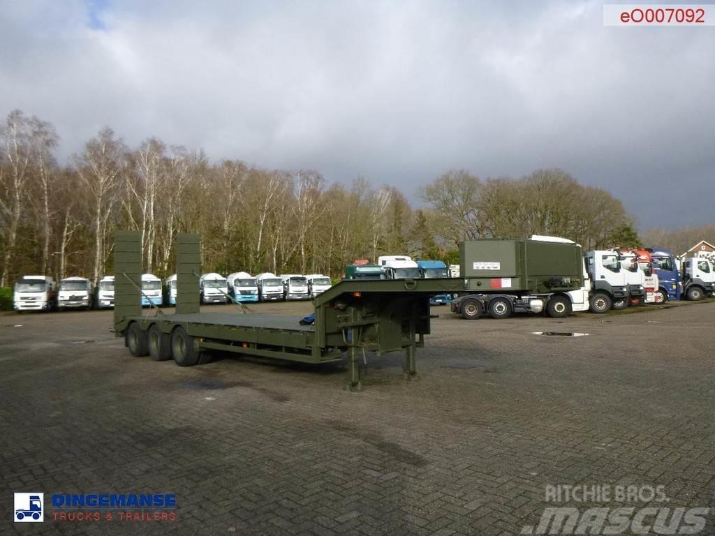 Broshuis 3-axle semi-lowbed trailer E-2130 / 73 t + ramps Valníkové návěsy/Návěsy se sklápěcími bočnicemi