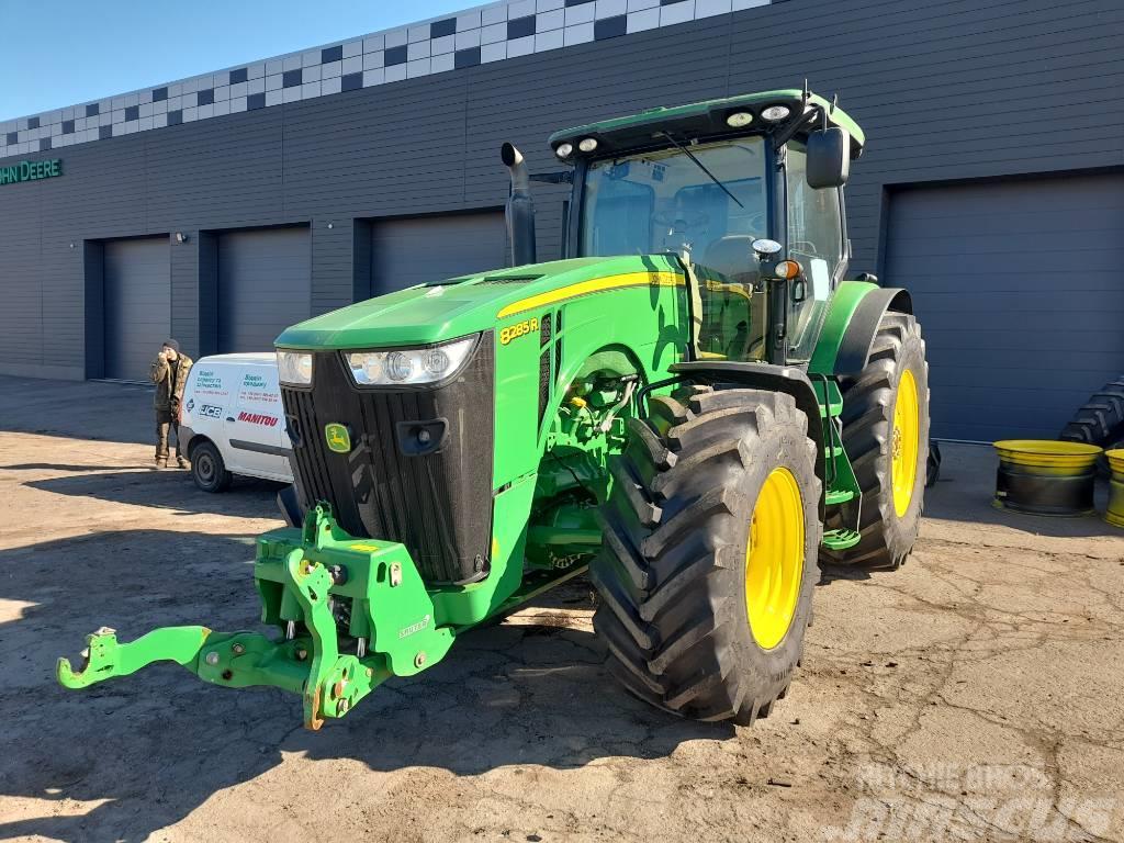 John Deere 8285 R Traktory