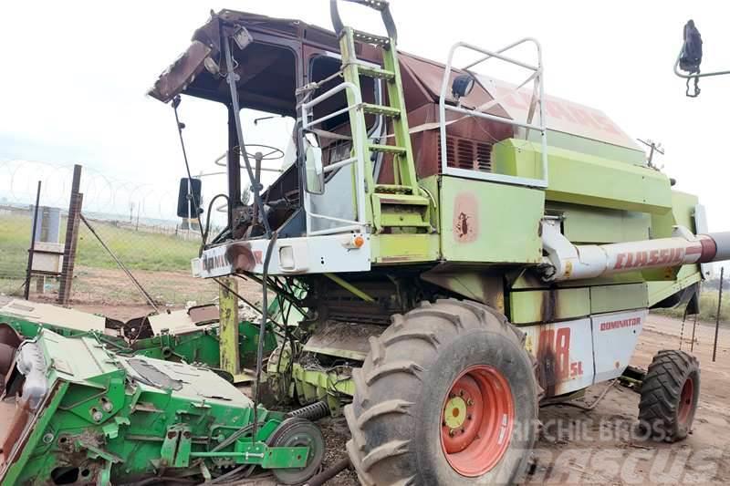CLAAS Dominator 98SL Now stripping for spares. Další