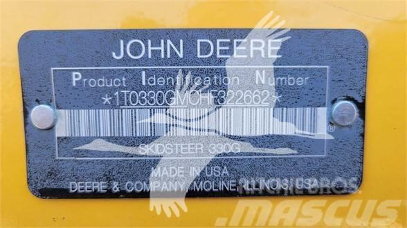 John Deere 330G Smykem řízené nakladače