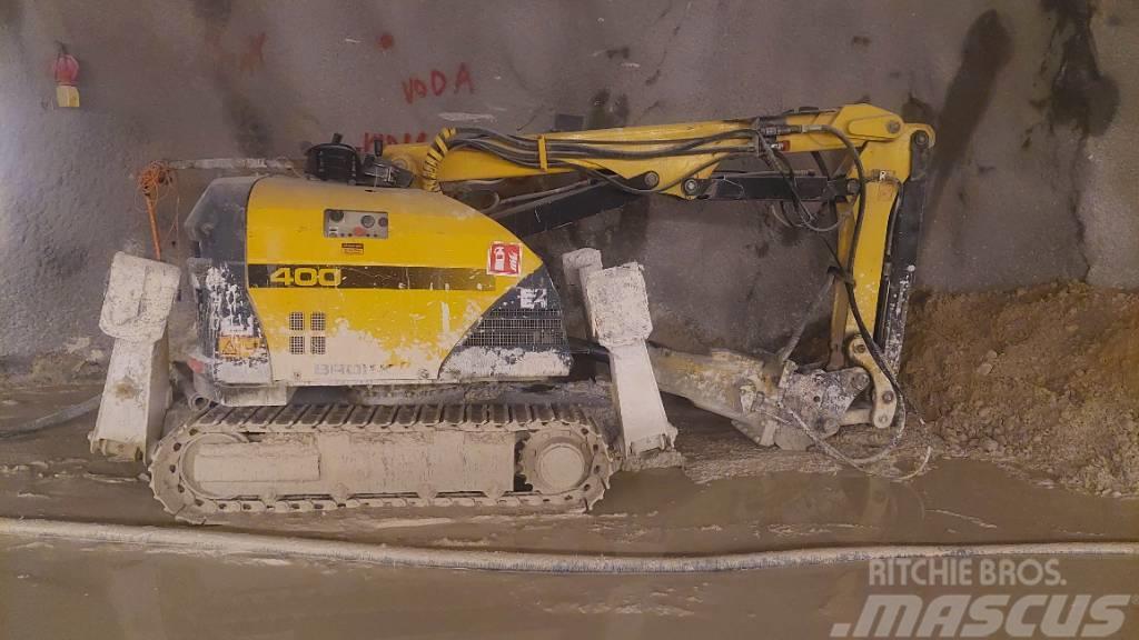Brokk Excavator B 400 Pásová rýpadla