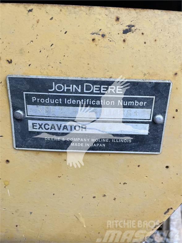 John Deere 225C LC Pásová rýpadla