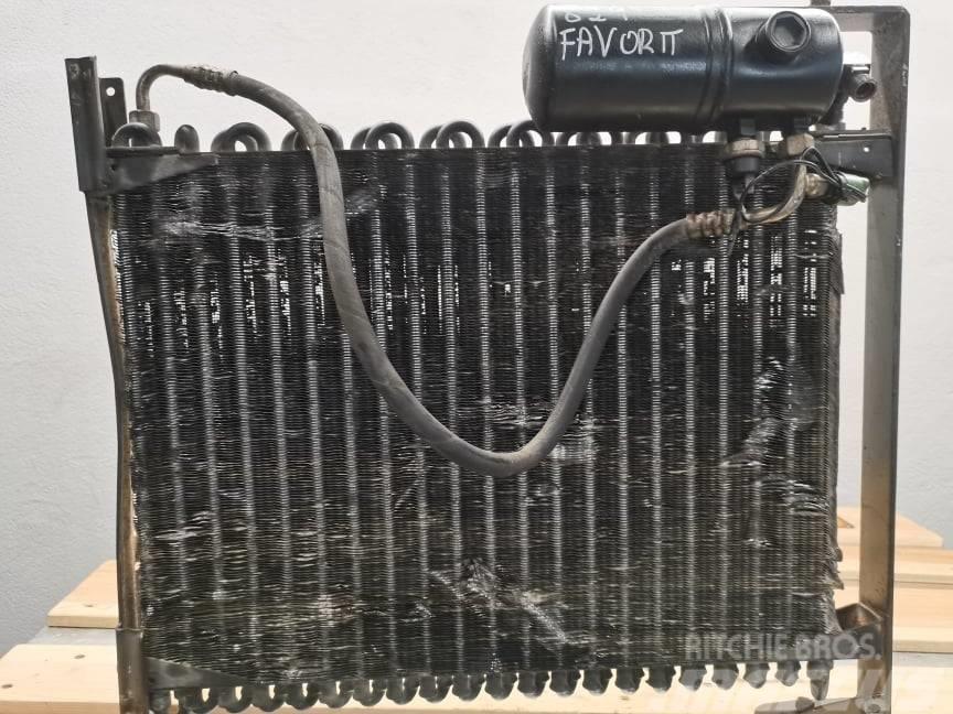 Fendt 926 Favorit {radiator conditioning Radiátory