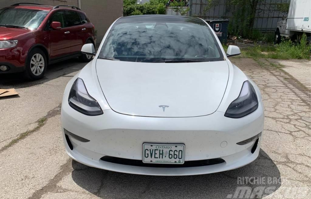 Tesla Model 3 Osobní vozy