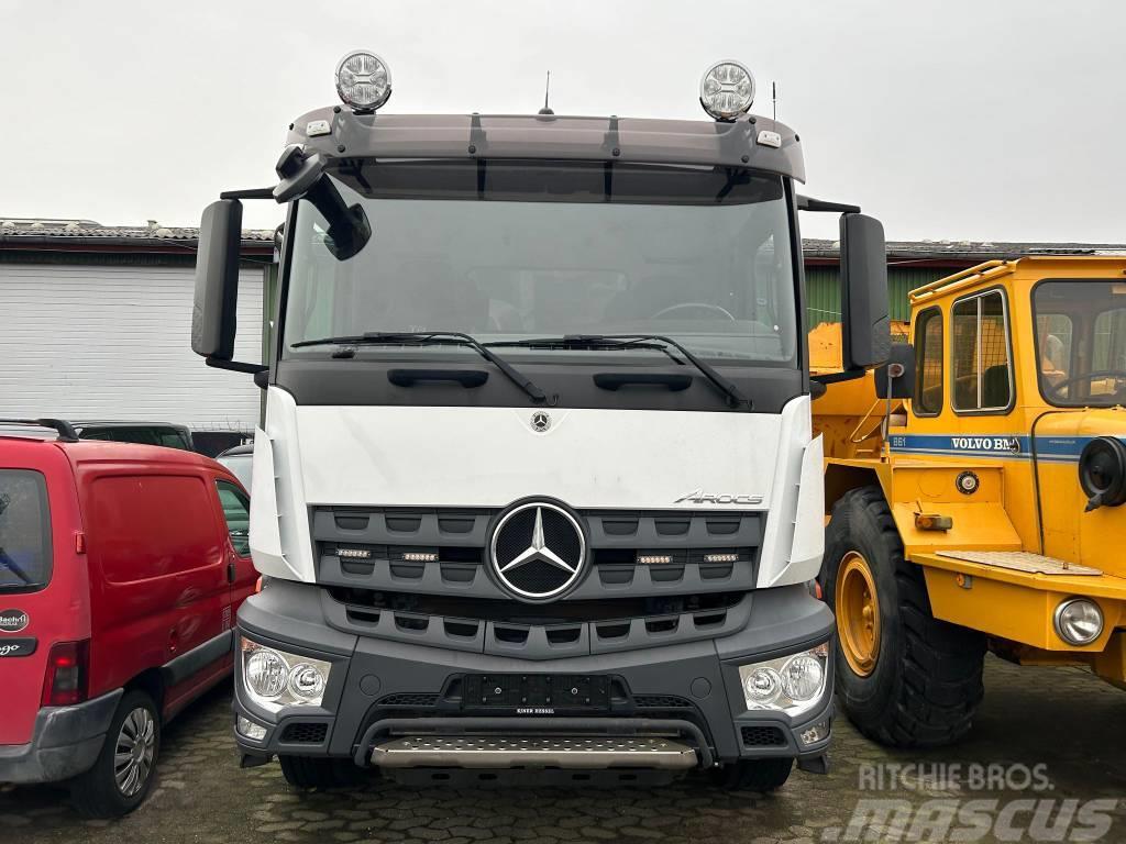Mercedes-Benz 3246 B 8X4/4 Lanový nosič kontejnerů