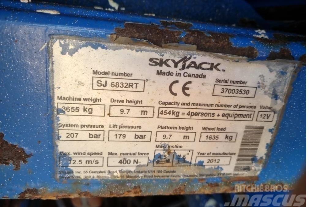 SkyJack SJ 6832 RT Nůžková zvedací plošina