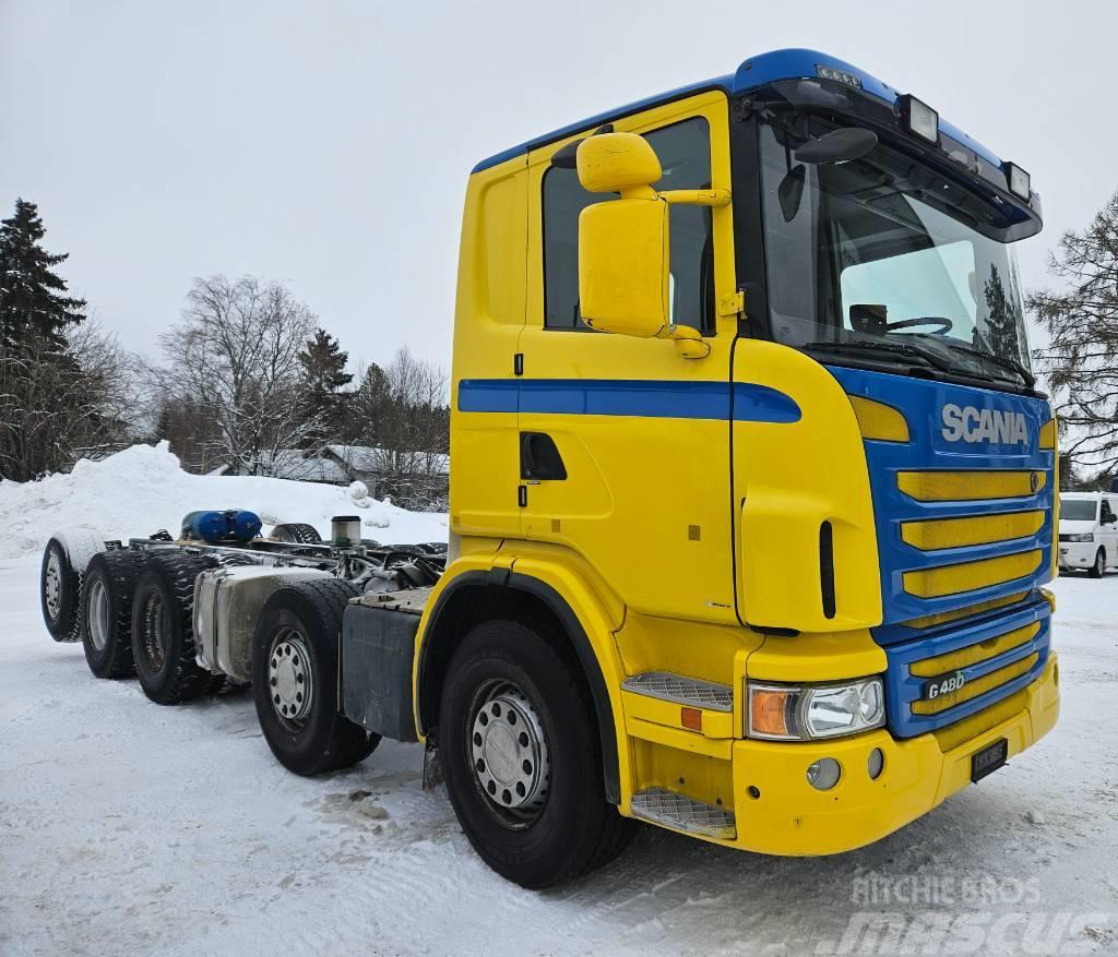 Scania G480 10x4 Valmistuu Metsäkoneenkuljetusautoksi Nákladní automobily pro přepravu lesních strojů