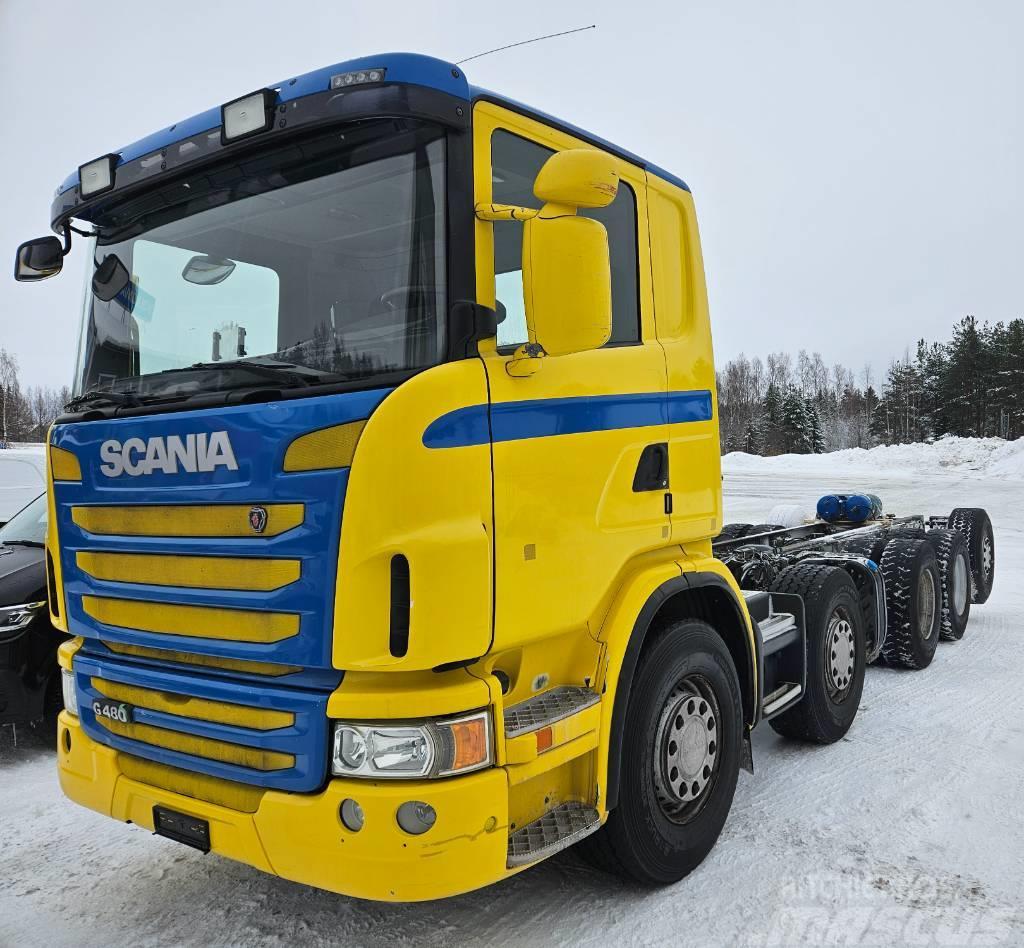 Scania G480 10x4 Valmistuu Metsäkoneenkuljetusautoksi Nákladní automobily pro přepravu lesních strojů