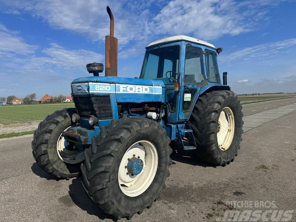Ford 8210 Traktory