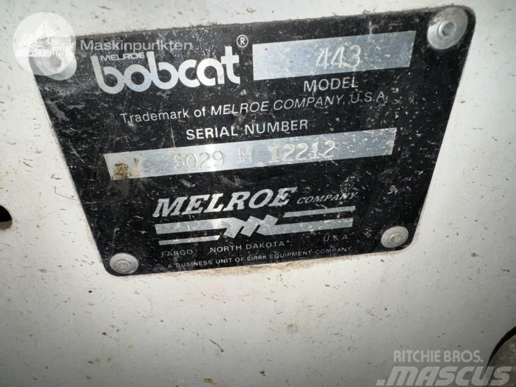 Bobcat 443 Smykem řízené nakladače
