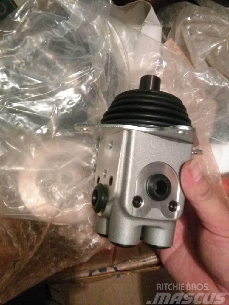 Komatsu PC400-7 pilot valve Hloubkové lopaty