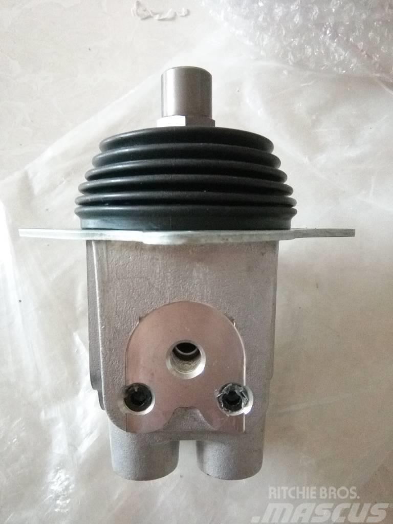 Komatsu PC400-7 pilot valve Hloubkové lopaty