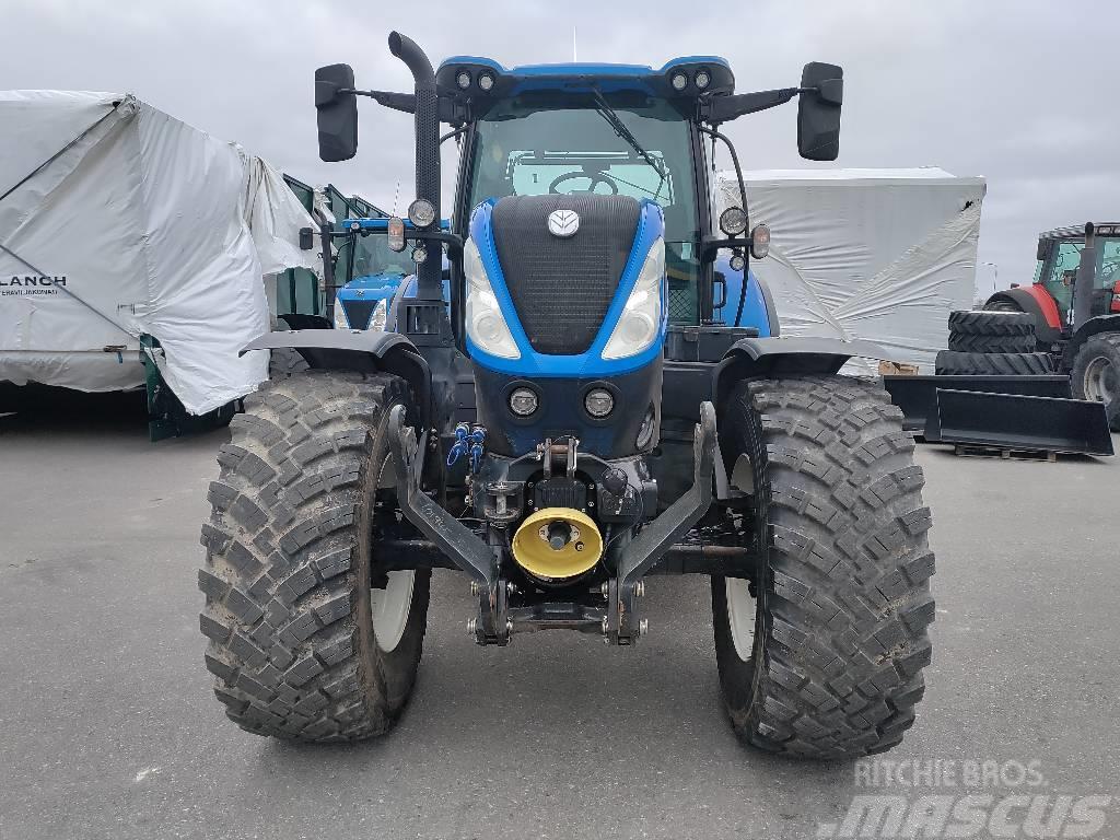 New Holland T 7.210 AC Traktory