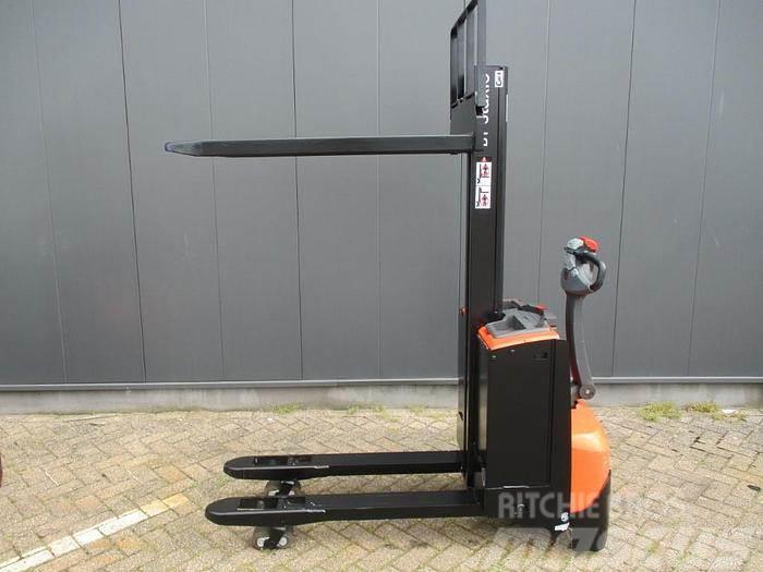 BT SWE 080L Ručně vedené vysokozdvižné vozíky