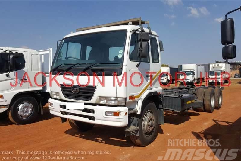 Nissan UD100, 6x2 TAG AXLE CHASSIS CAB Další
