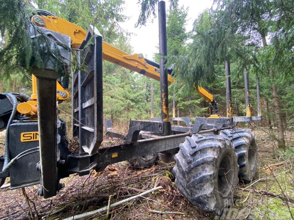 Sünkroonveoga metsahaagis + Oniar tõstuk 8600 Vyvážecí traktory
