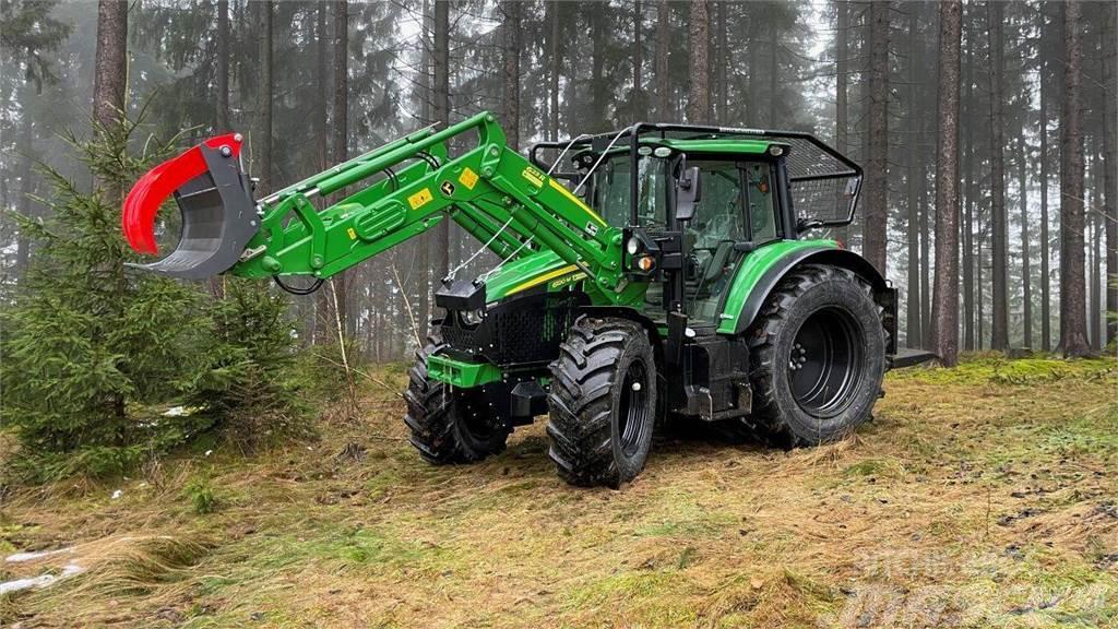 John Deere 6120M UVV Forstschlepper Lesní traktory