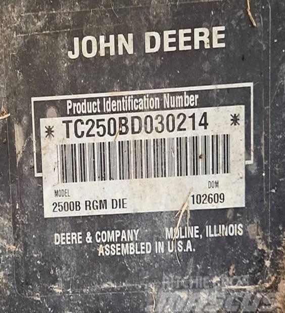 John Deere 2500 B PrecisionCut Samojízdné sekačky