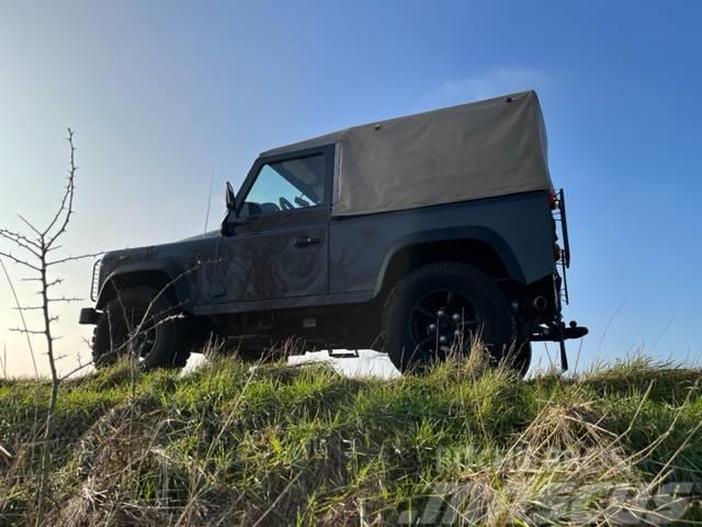 Land Rover Defender 90 iconic soft top year 2013 Osobní vozy