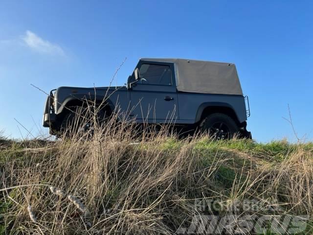 Land Rover Defender 90 iconic soft top year 2013 Osobní vozy