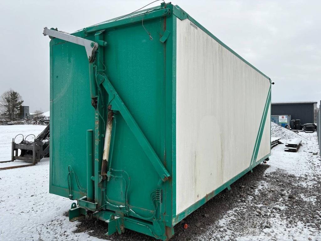  Okänt Flisbur med rulltäckning på Laxolås Hákový nosič kontejnerů