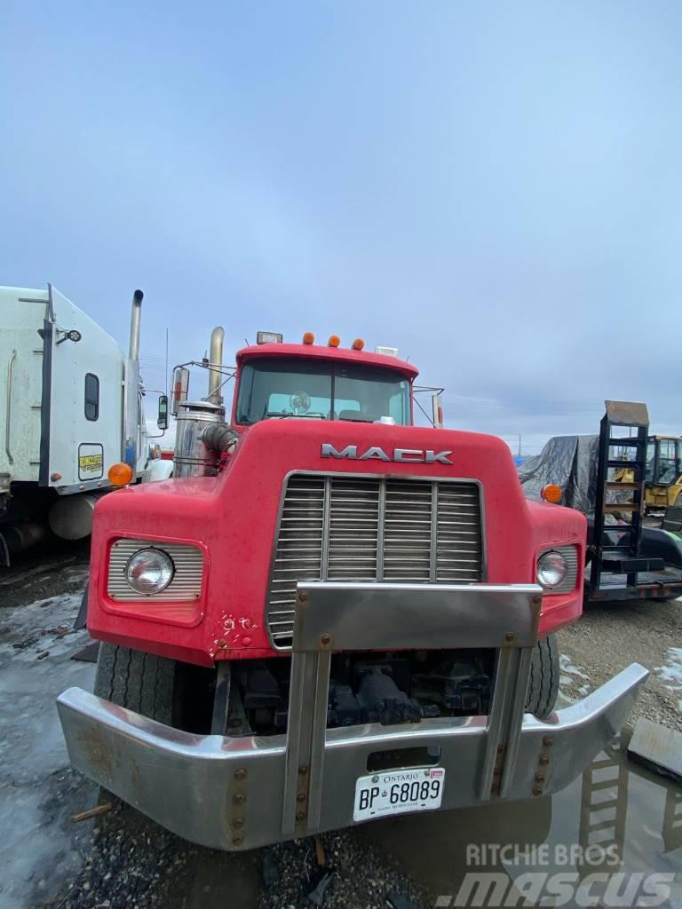 Mack Roll-Off Truck Lanový nosič kontejnerů