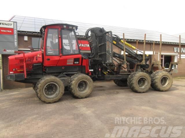 Komatsu 835 Vyvážecí traktory