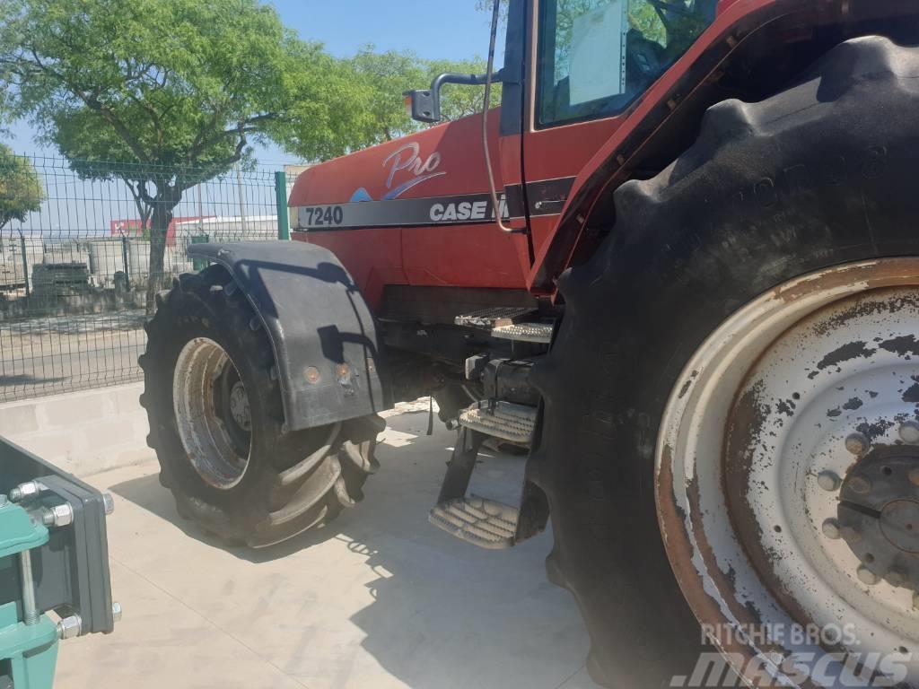 Case IH MAGNUM 7240 Traktory