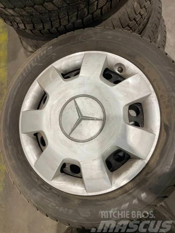 Bridgestone *Mercedes deksels met banden*205/55R16 Pneumatiky, kola a ráfky