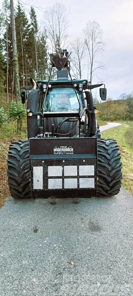 Valtra T234D Lesní traktory