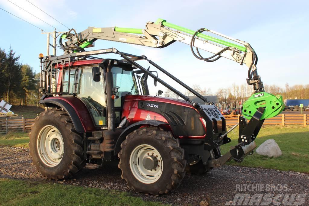 Valtra T163 Tractor with Botex 573 Forestry Loader Lesní traktory