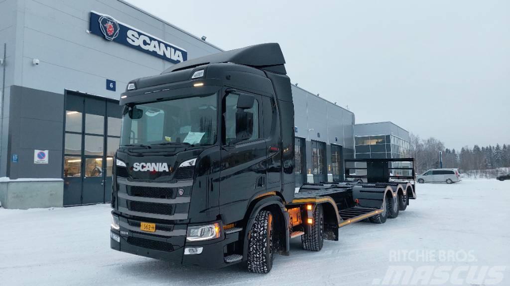 Scania R560 B10X4*6NB koneenkuljetusauto Nákladní automobily pro přepravu lesních strojů