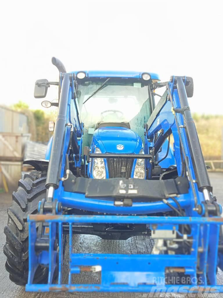 New Holland T6.140 with loader Traktory
