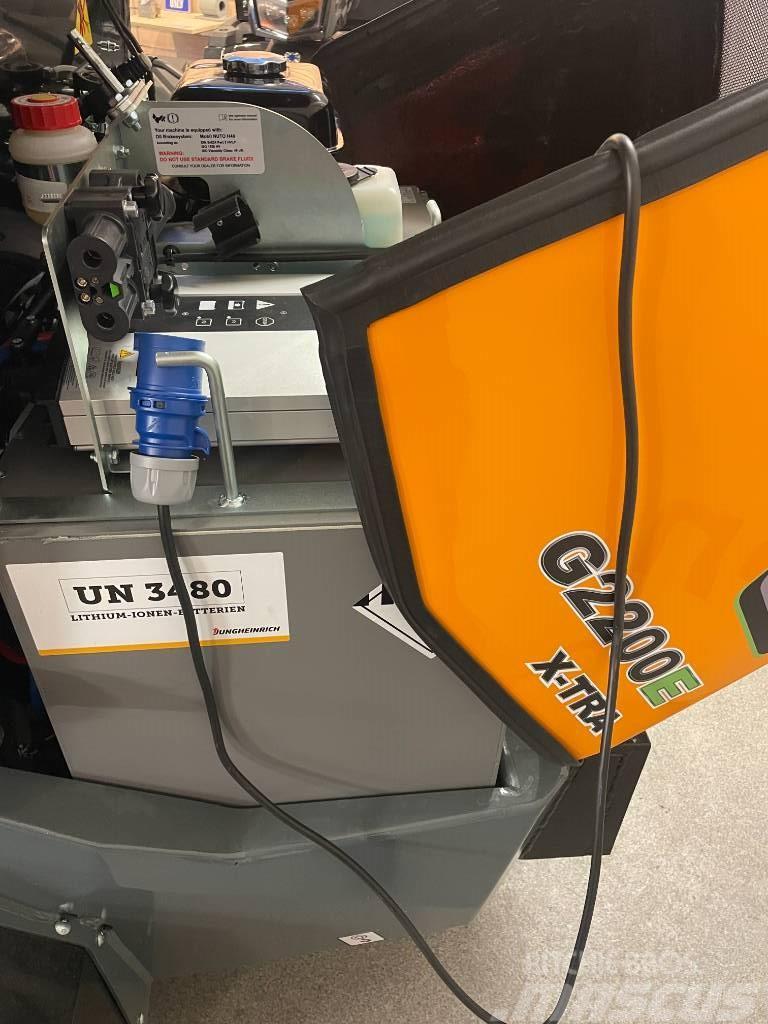 GiANT G 2200EX Smykem řízené nakladače