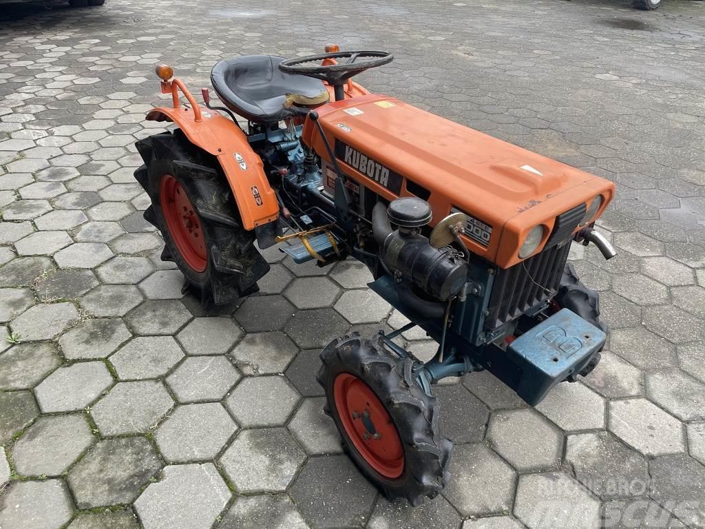 Kubota B7000 minitractor Traktory