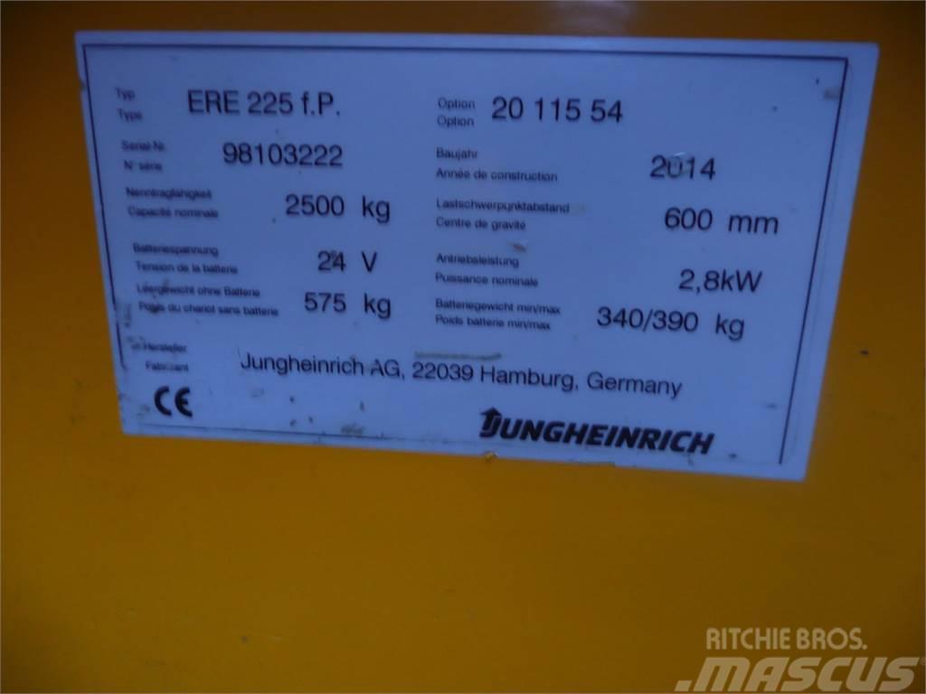 Jungheinrich ERE 225 Nízkozdvižný vozík s plošinou