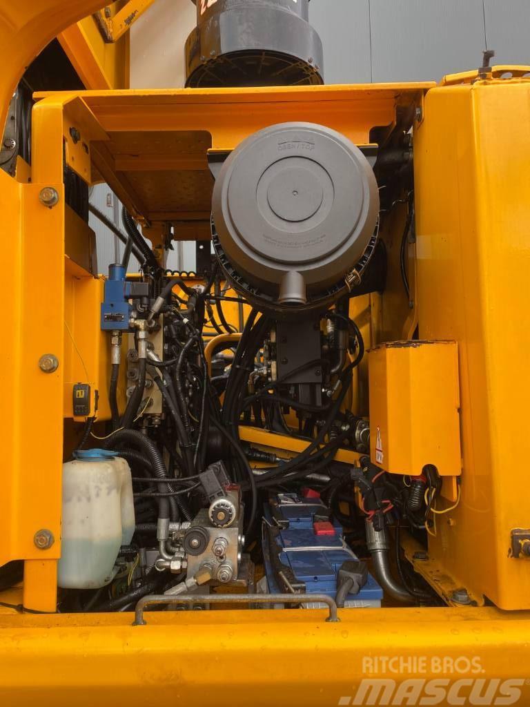 JCB JS200W  --  Generator  --  rotating grapple Stroje pro manipulaci s odpadem