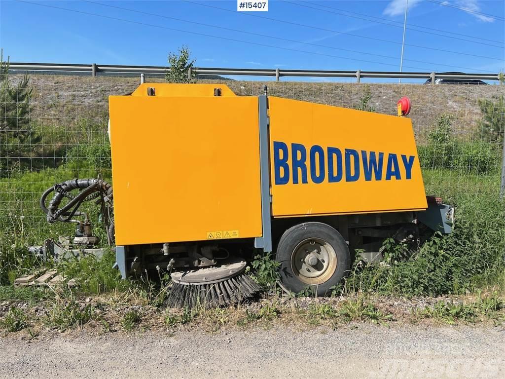 Broddway combi sweep trailer Zametací stroje