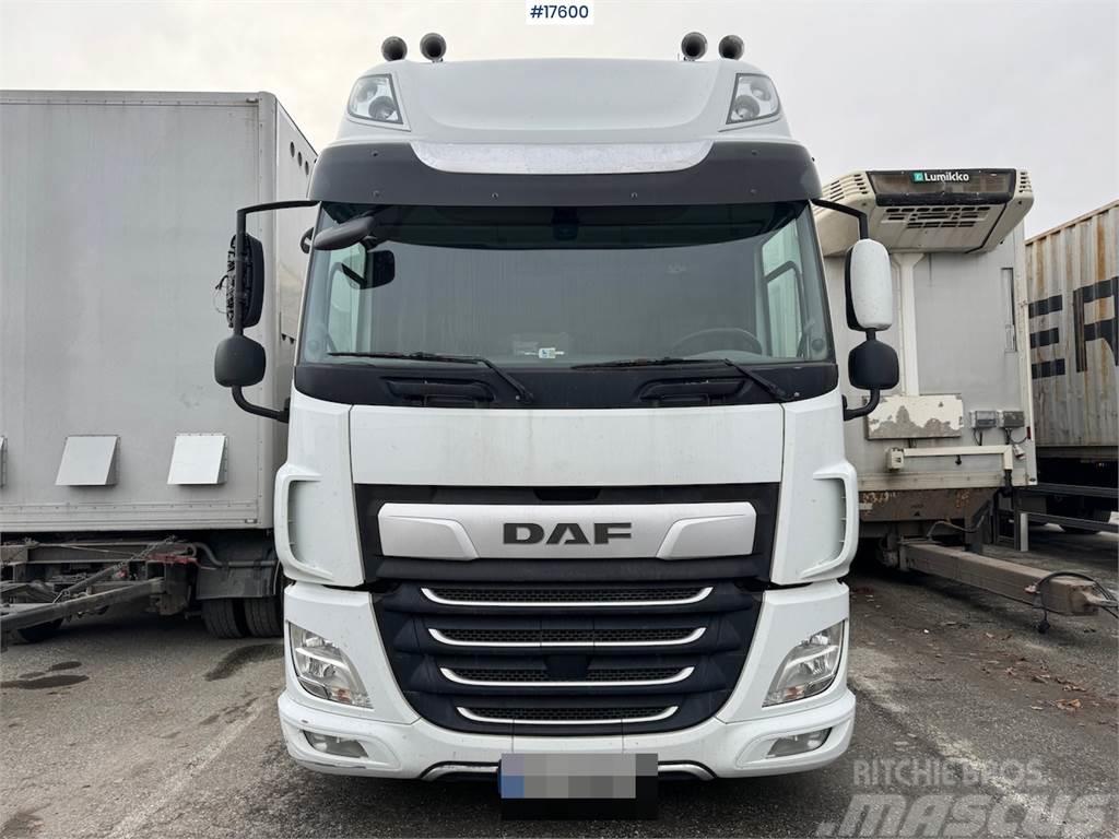 DAF CF370 4x2 box truck w/ full side opening and lifti Skříňová nástavba
