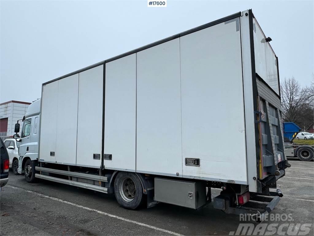 DAF CF370 4x2 box truck w/ full side opening and lifti Skříňová nástavba
