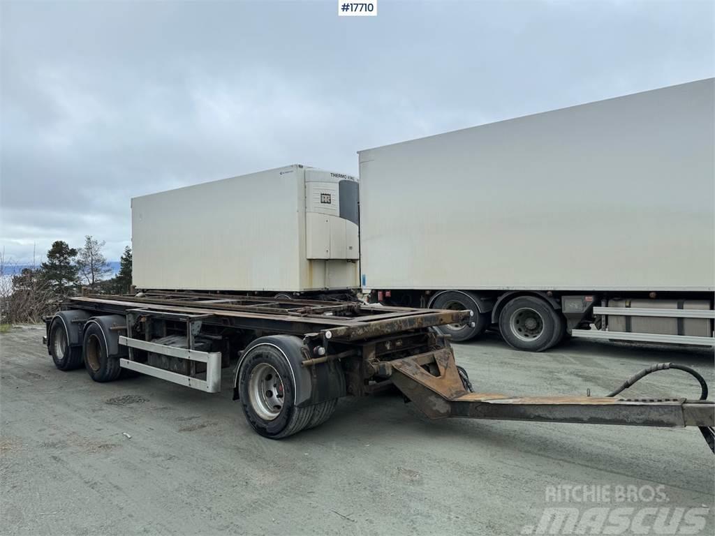 Istrail 3-axle hook trailer w/ tipper Ostatní návěsy
