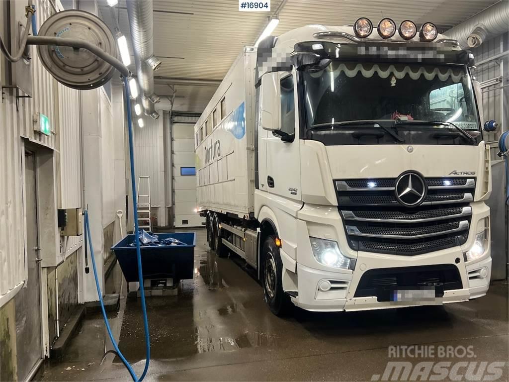 Mercedes-Benz Actros Animal transport truck w/ lift Komunální / Multi-užitková vozidla
